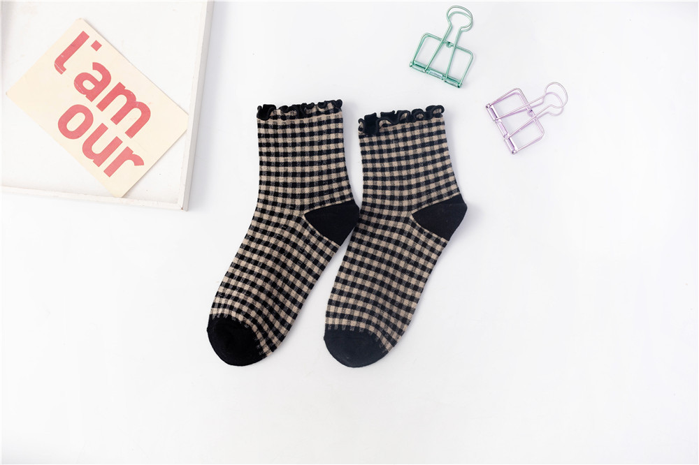 Picture of Women's Fungus-Edged Socks with Rolled Edges, Small Plaid Women's Socks, Casual Loose Cotton Socks, Cotton Short Socks, Zhuji Socks
