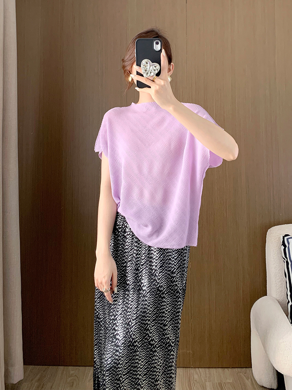 Short-sleeved T-shirt Women's Summer Loose 2024 New Style Lazy Relaxation Top Miyake High-grade Texture Small Shirt
