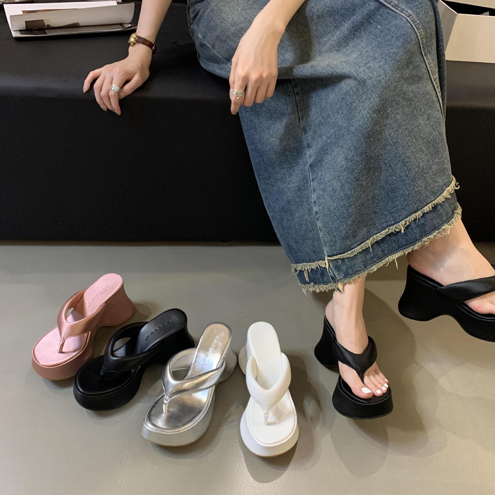 European and American-style Simple Elegant Sweet Style Lotus Root Starch Color Round Toe Platform Flip-flops Sandals for Women