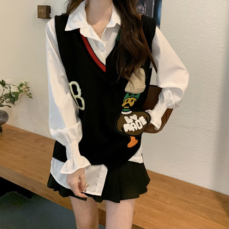 Picture of Knitted Vest Women's Sleeveless Vest Spring and Autumn 2024 New Design Sense V-Neck Contrast Color Loose Stacked Top