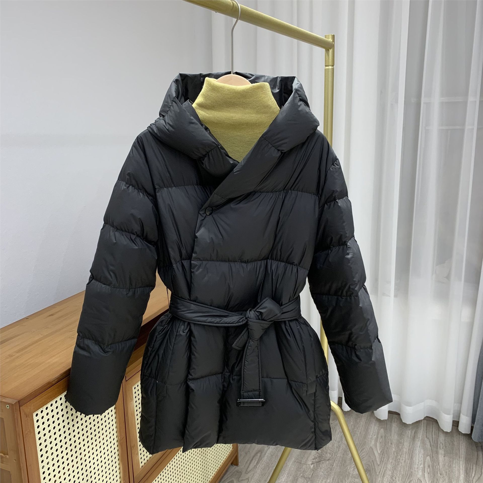 Picture of Ultra-Light, Soft, Thickeneded Waist, Slim Fit, Hooded Cotton Jacket, Women's Short Fashion, 2025 Autumn and Winter New Style
