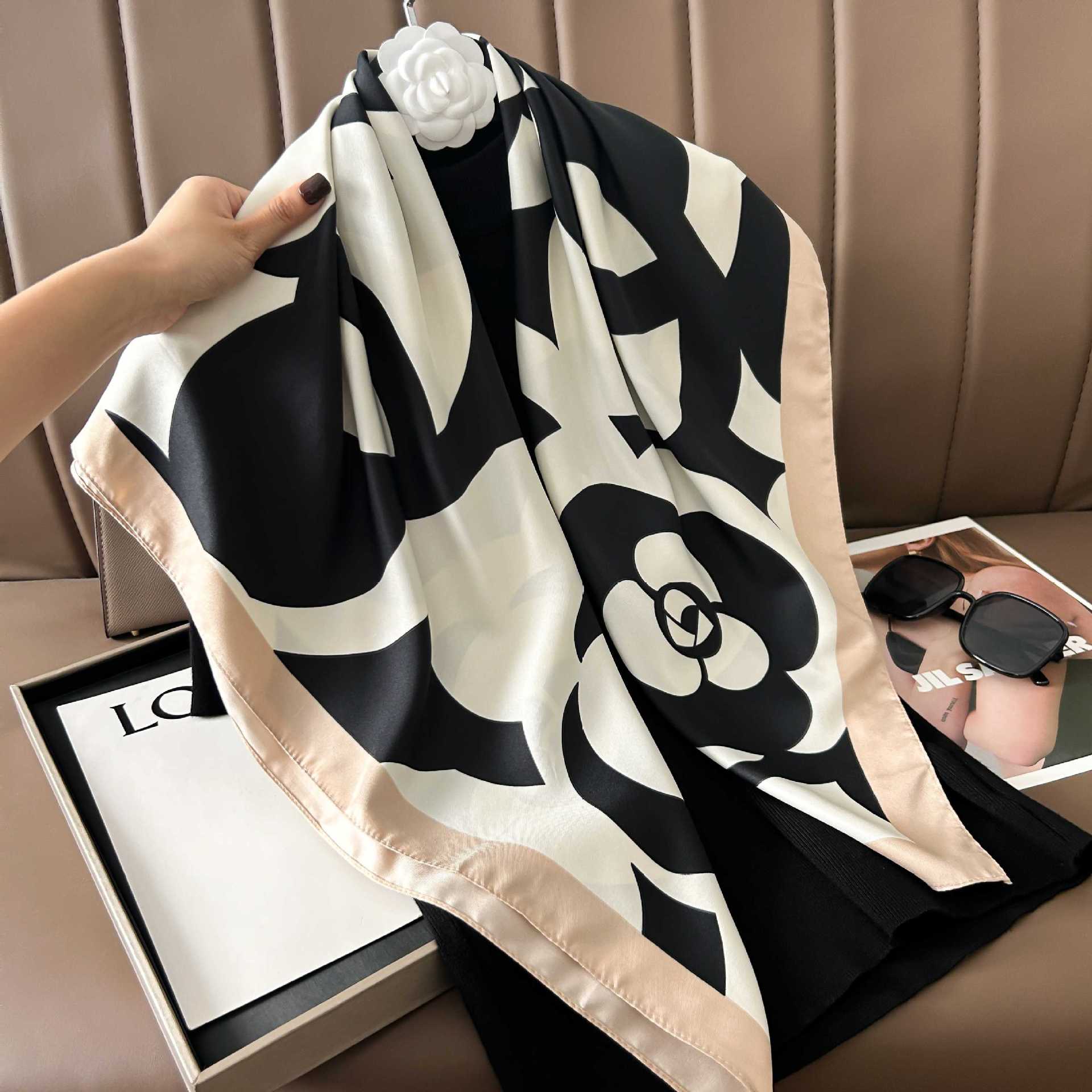 Picture of New 90cm Large Square Silk Elegant High-grade Decorative Shawl Women's Silk Scarf Fashion All-match Professional Scarf