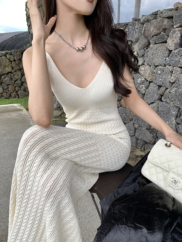 French White V-neck Knitted Sling dress Women's Summer Slim-fit Sexy Pure Desire-style Hip Skirt Beautiful Skirt