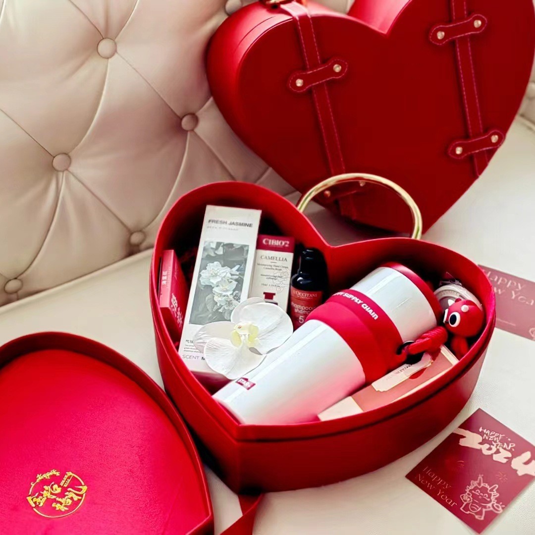 Love-Shaped Valentine's Day Gift Box, Wedding Souvenir, Leather Cosmetics Gift Packaging, Practical Wedding Candy Box