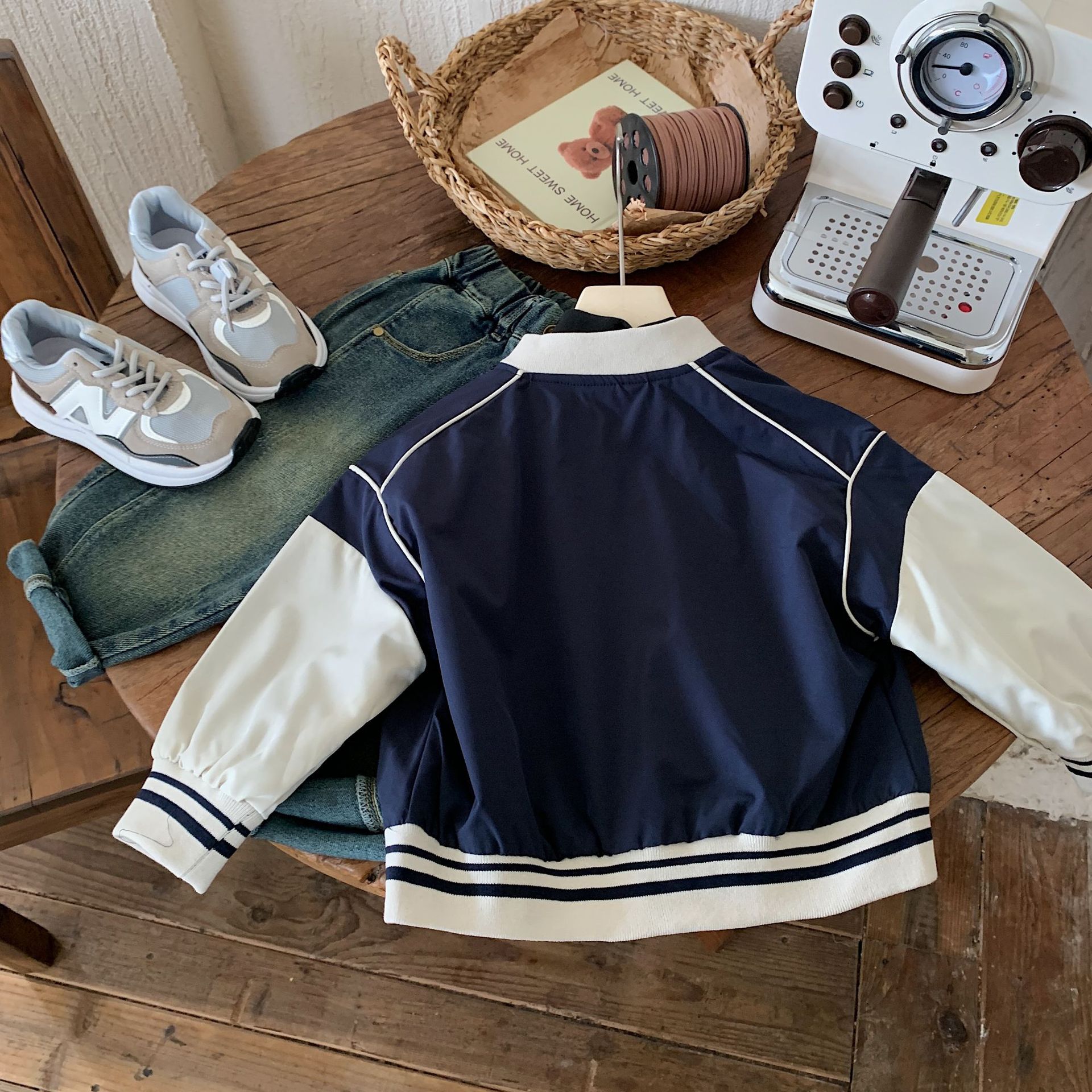 Picture of Children's Autumn Coat 2025 New Children's Wear Boys Korean Baseball Dress Color-block Top Baby Casual Jacket Trendy