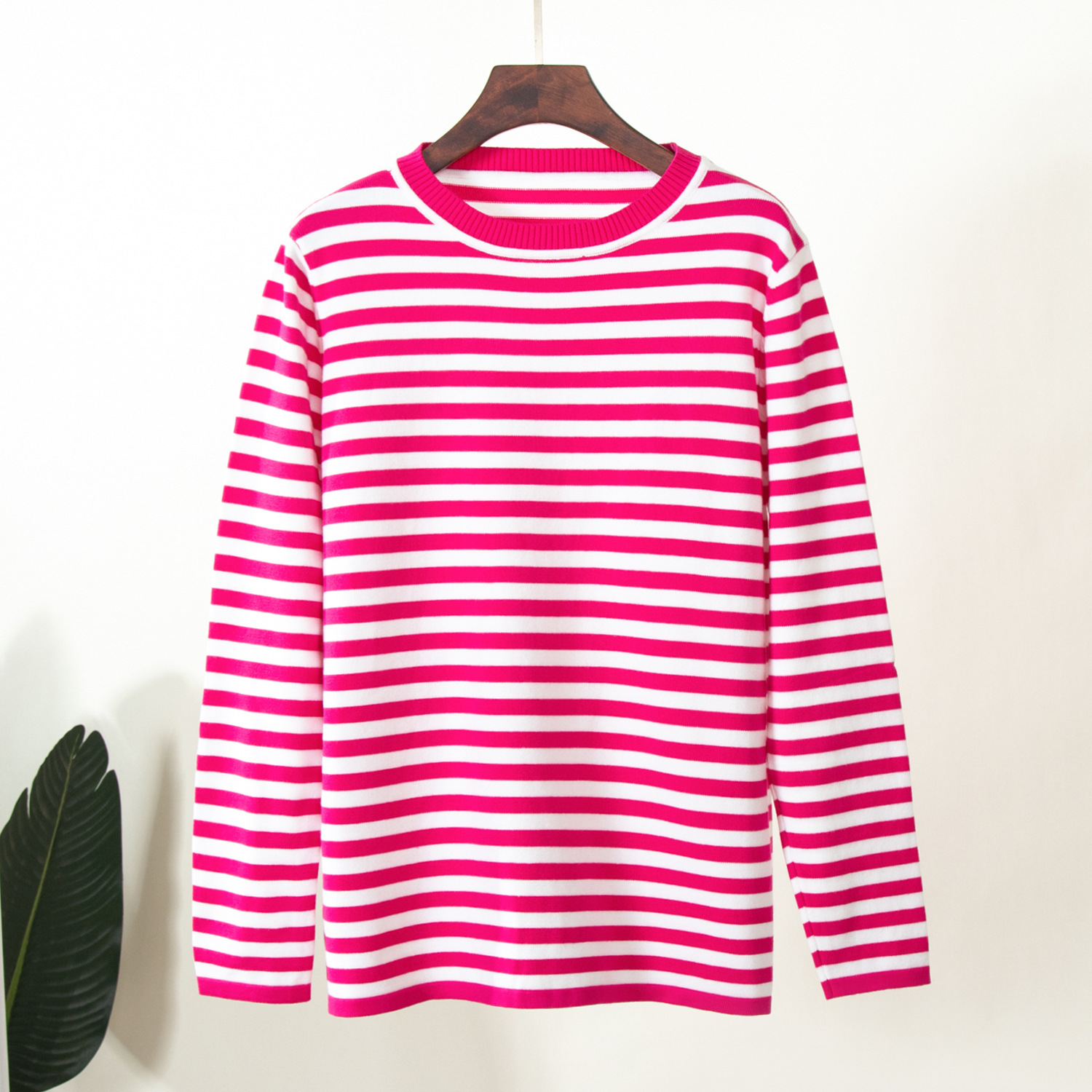 Picture of Cross-Border Round Neck Knitted Striped Sweater European and American 2025 Spring Versatile Classic Retro Striped Pullover Sweater for Women