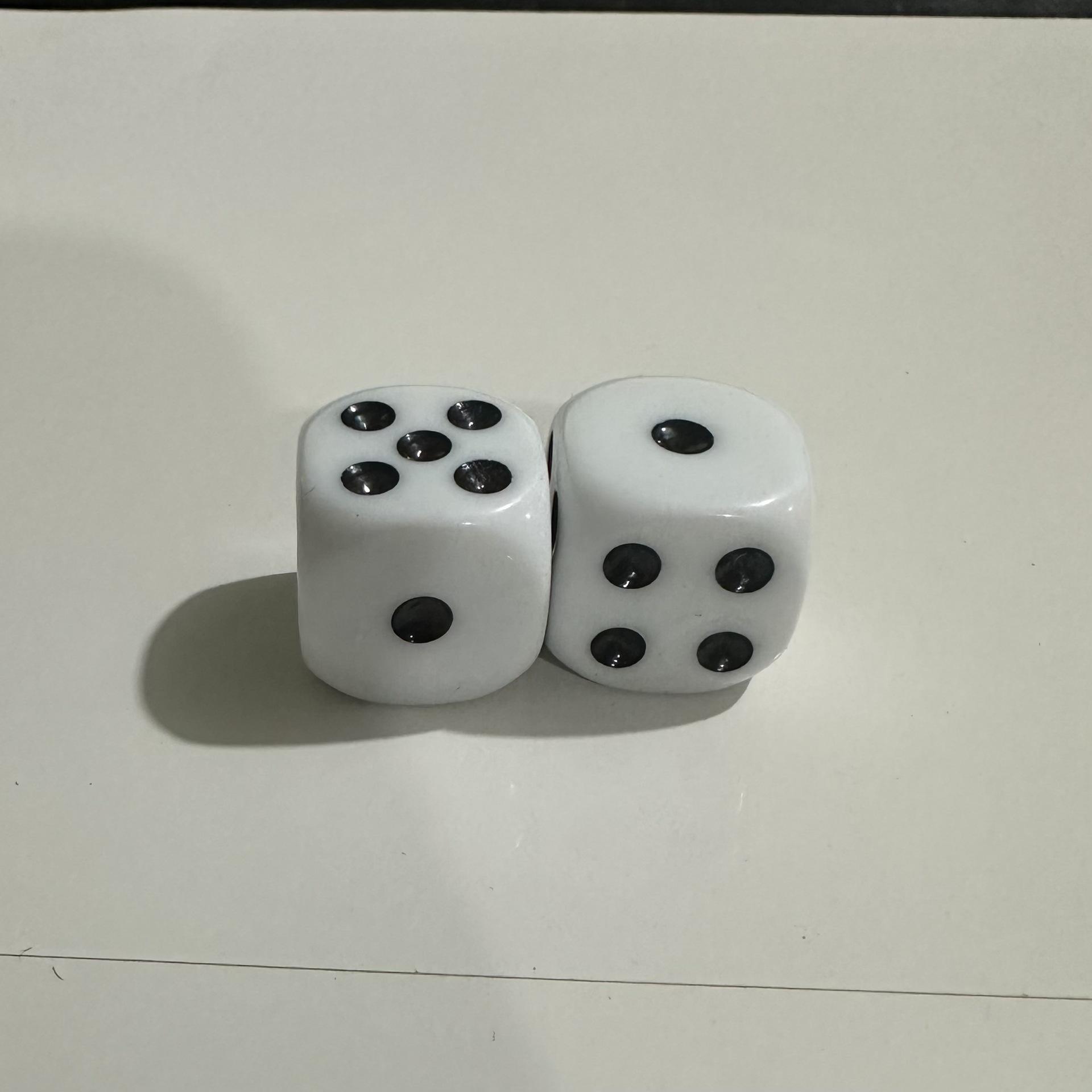 Picture of Yiwu Dege leisure and entertainment supplies 16mm acrylic solid color dice color complete
