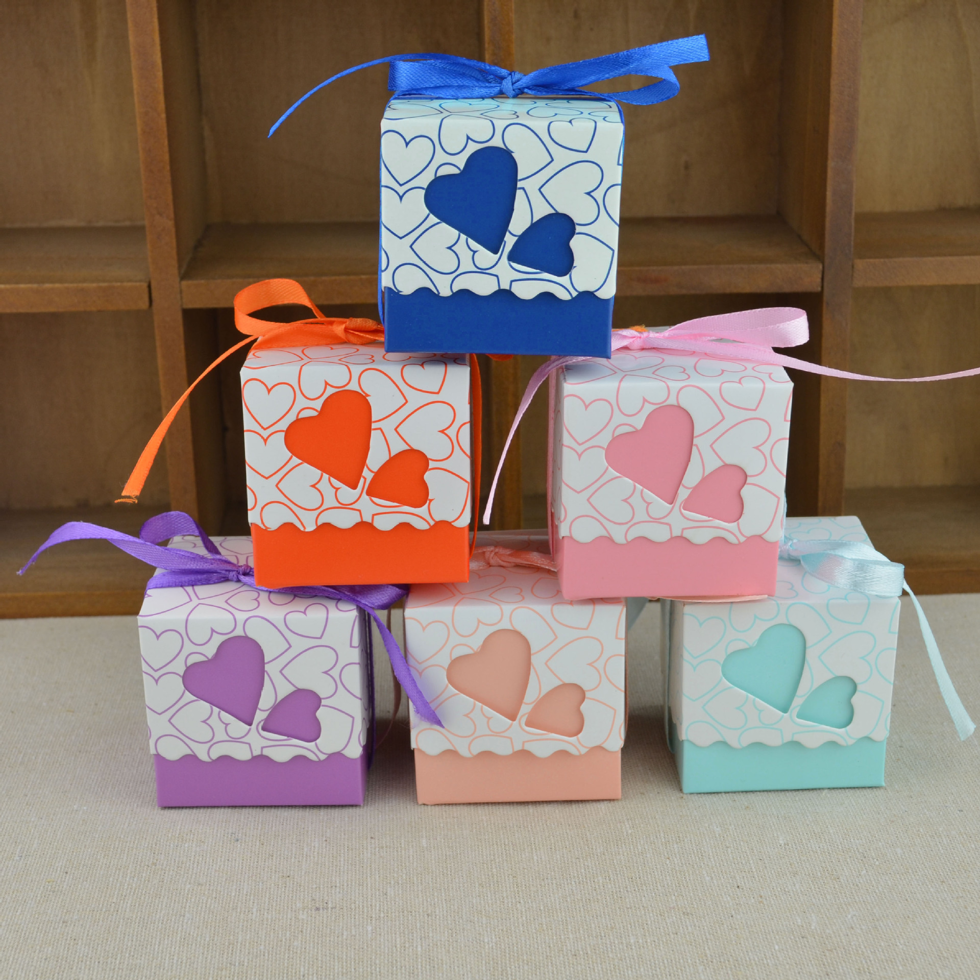 Picture of Korean-style hollow double love candy box wholesale wedding gift candy box candy box baby birthday gift box