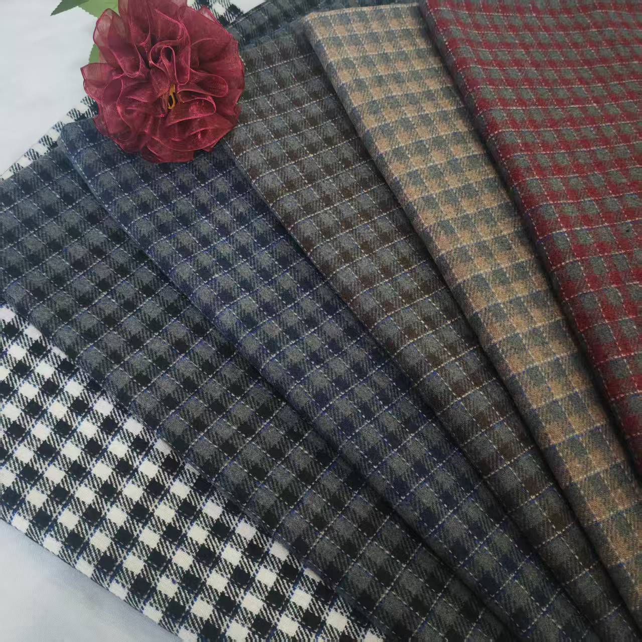 Shaoxing factory spot 25 new small plaid fashion shirts, shoes hats, bags, coarse plaid woolen fabric