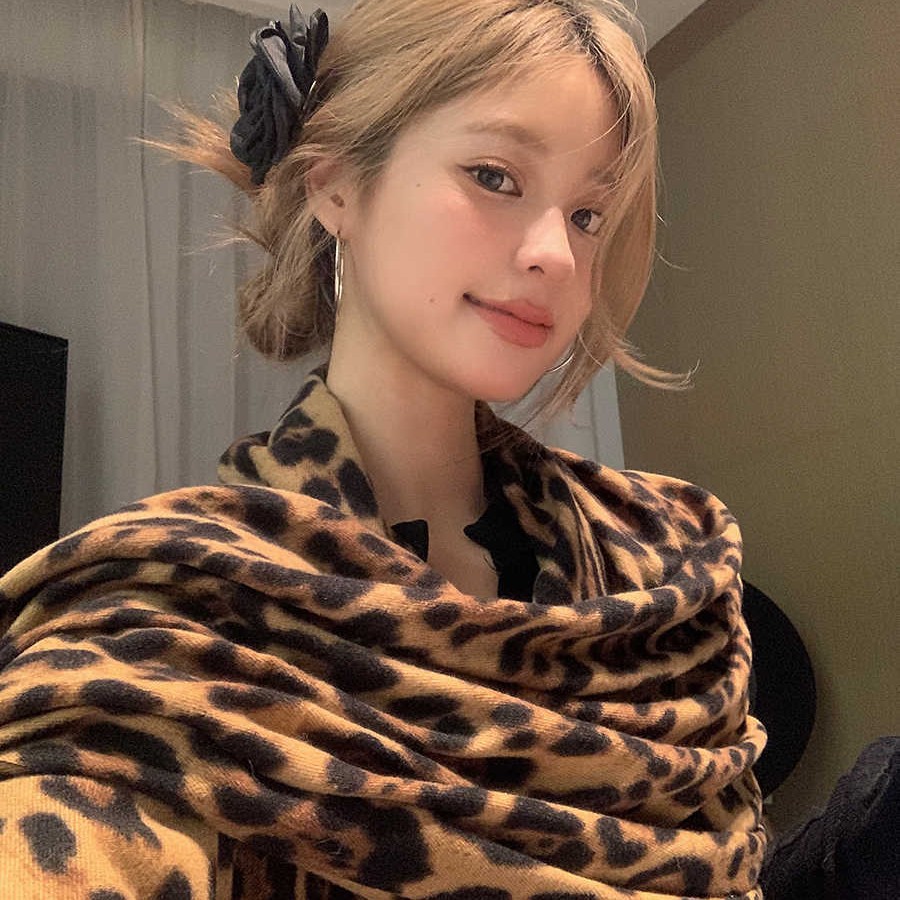 Autumn and Winter Square Same Style Niche Design Leopard Print Long Scarf Women's American Style Hot Style Fashionable Shawl Trendy