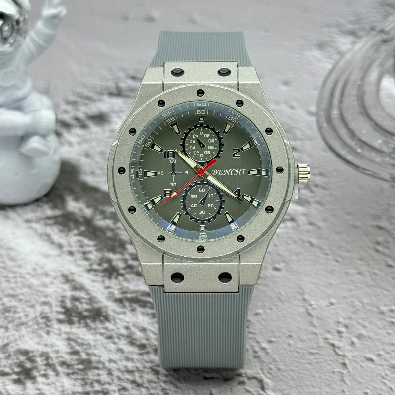 Picture of Cross-border foreign trade new fashion men's watch blue silicone strap casual sports quartz watch men wholesale