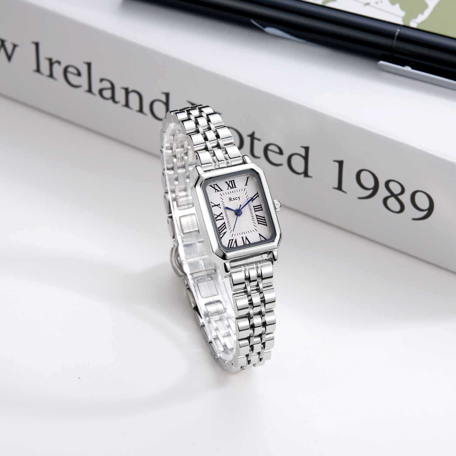 Picture of Retro Watch Women's Niche High-end Sense Ins Style Light Luxury College Student Elegant Belt Women's Roman Watch Wholesale
