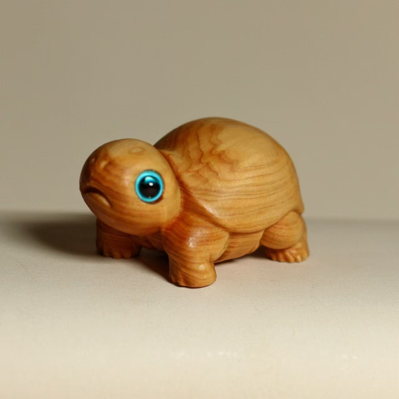 Picture of Thuja Wood Carving Animal Handle Piece Money Turtle Longevity Turtle Lucking Money into Treasure Car Small Ornaments Rich World