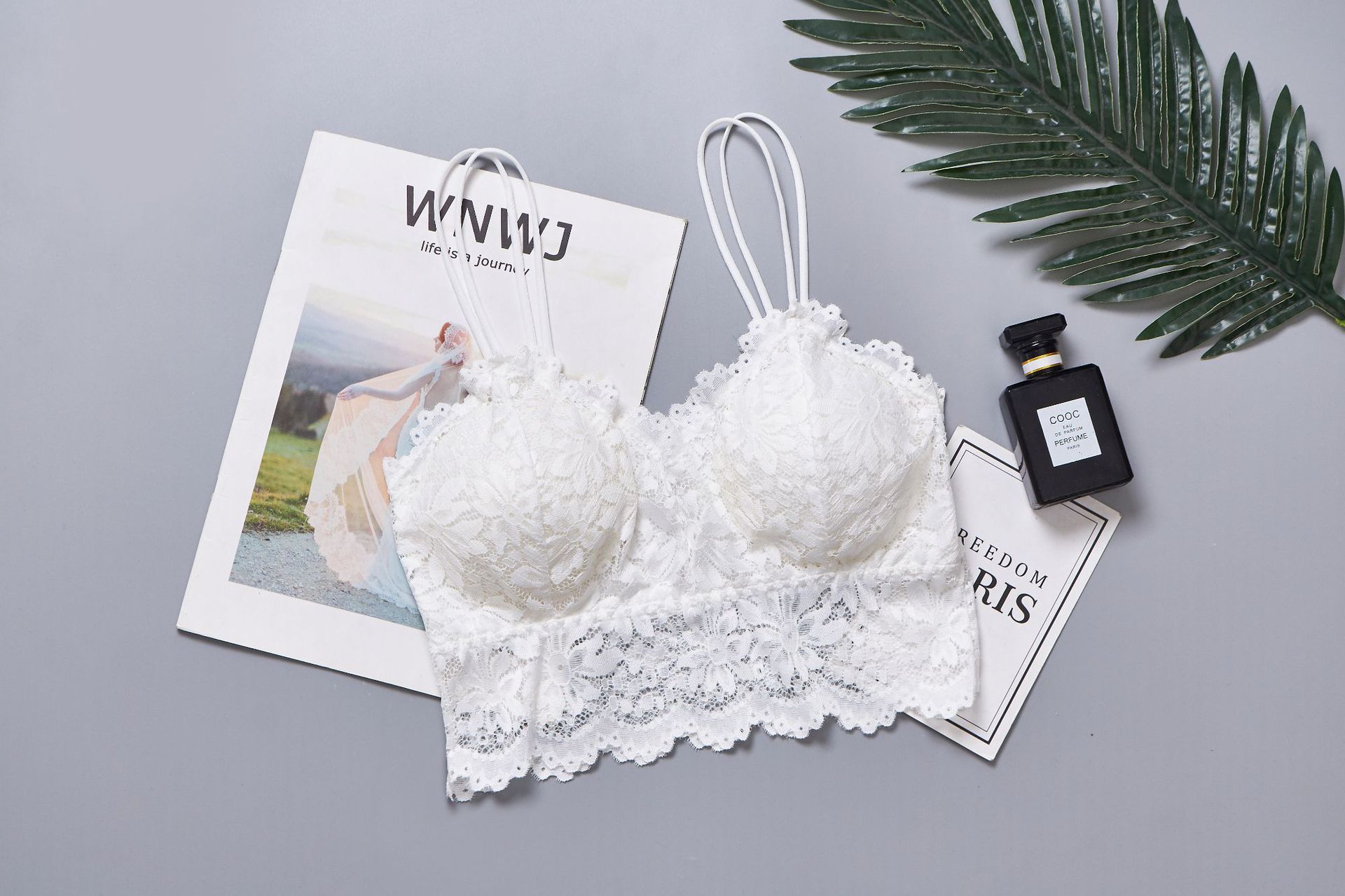 Picture of Cross-Border Large Size Lace Suspender Tube Top for Women with Breast Pads and Spaghetti Straps, Beautiful Back Intimates, Chest-Wrapped Top That Can Be Worn Outside