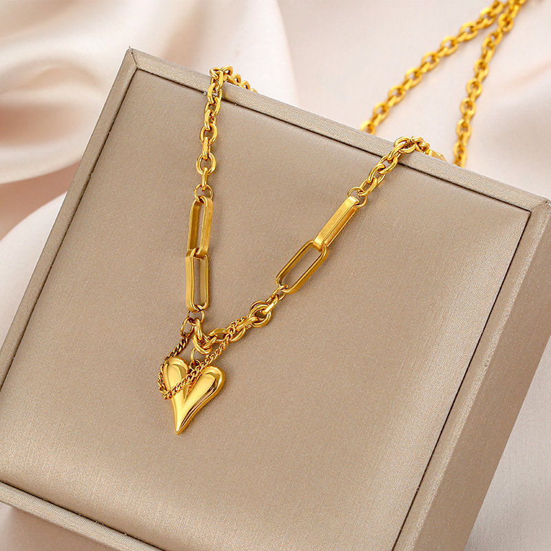 Picture of Color-free New Niche Light Luxury Pointed Heart Necklace Women's Summer Clavicle Chain Pendant All-match High-end Design Sense