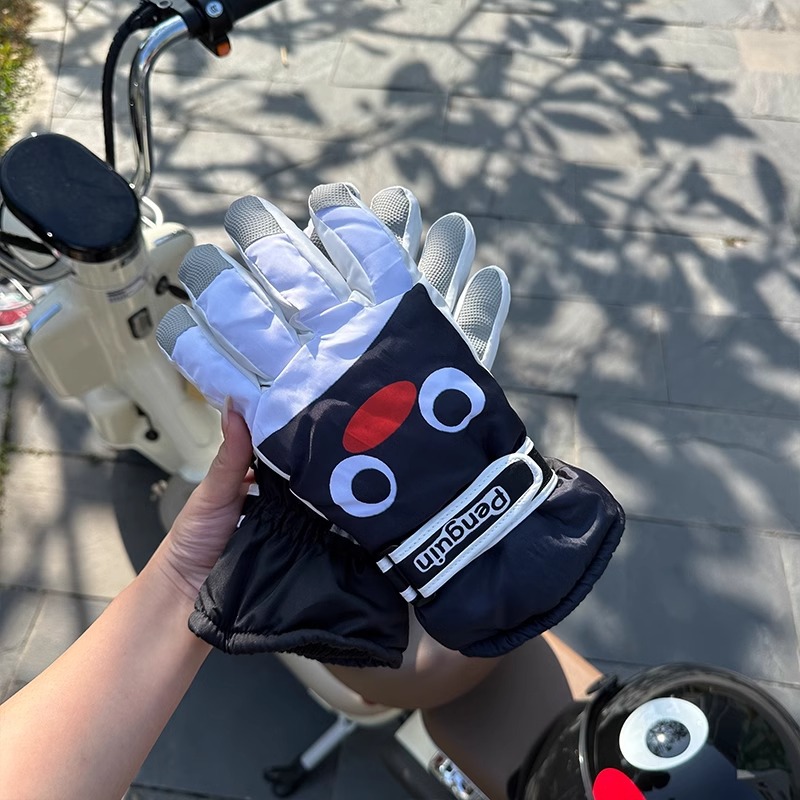 Creative cute cartoon penguin gloves winter ski gloves riding gloves warm windshield can touch screen gloves
