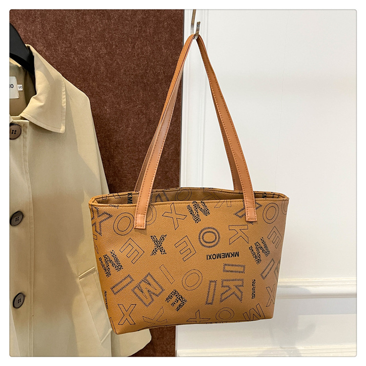 Picture of Vintage Fashion Casual Bag Women's 2024 Autumn New Large Capacity Tote Bag Stylish Commuter Portable Crossbody Bag