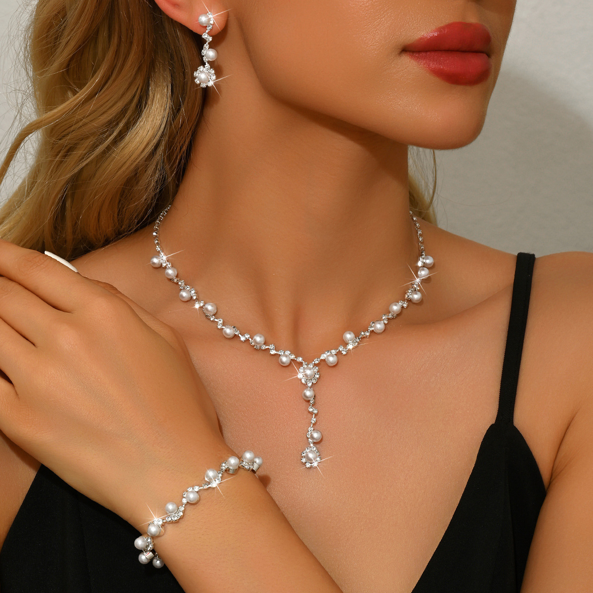 Jewelry Inlaid with Diamonds, Women's Wedding Accessories, Jewelry, Necklace, Earrings, Bracelet, Three-Piece Bridal Set, Rhinestone Inlay