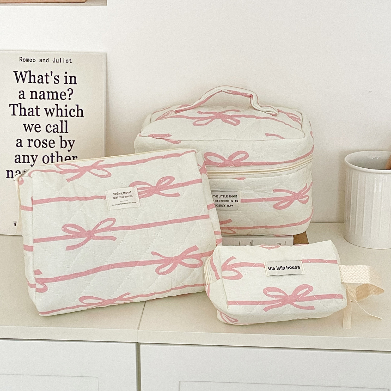 Picture of Cross-border Pink Line Bow Makeup Bag Student Portable Large Capacity Quilted Sweet Hand Wash Bag