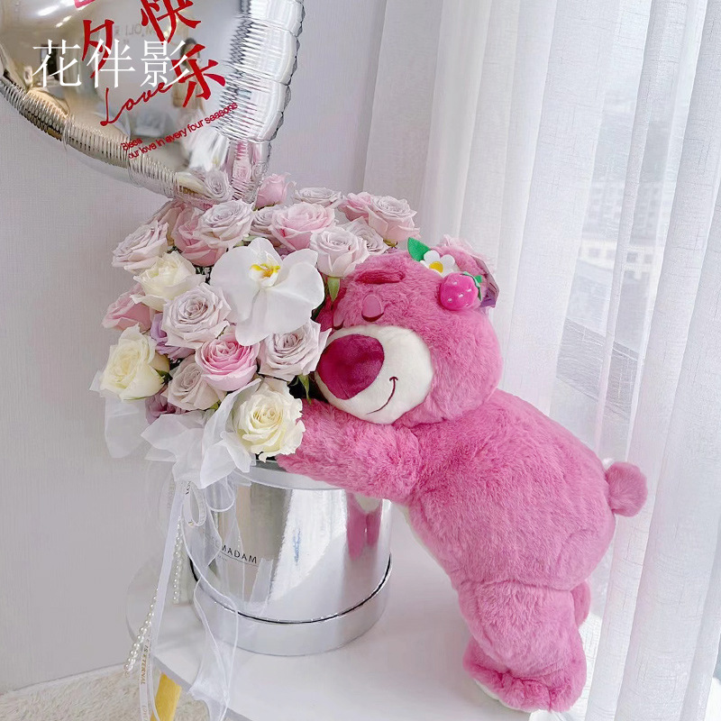 Tanabata Send Girlfriend Flowers Hugging Bucket Strawberry Bear Hugging Bucket Flowers Gift Box Packaging Flower Bundle Flower Bucket