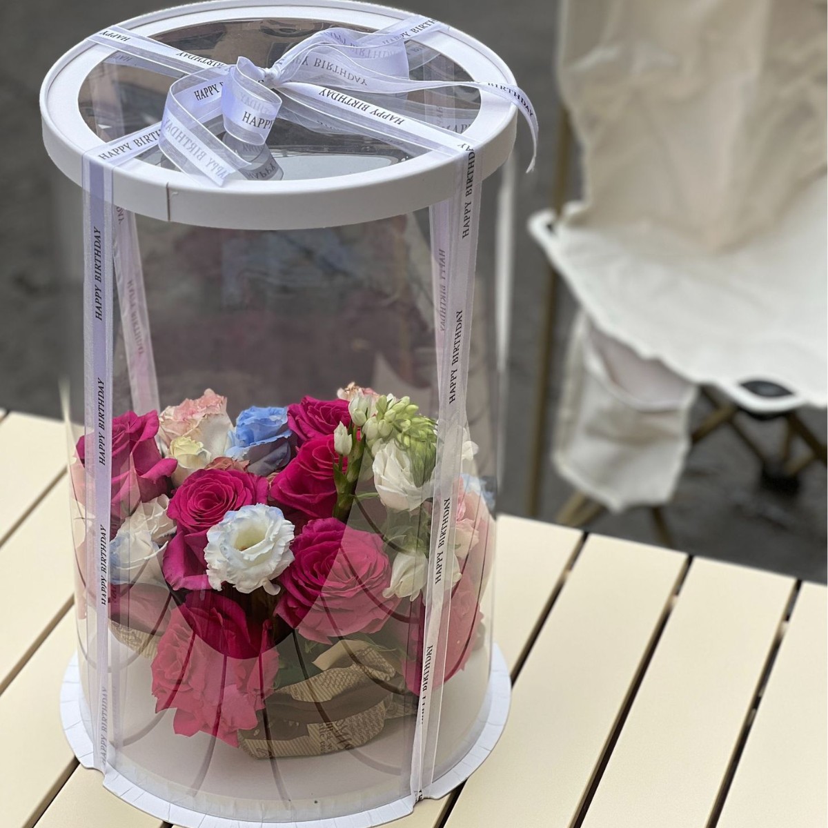 Round Transparent Hug Bucket Packaging Box Customized Chinese Valentine's Day Gift Bouquet Empty Box Birthday Cake Box