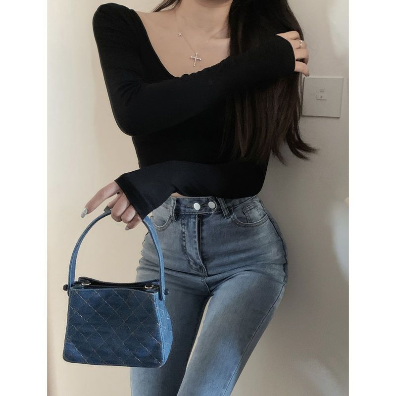 Picture of Red top women's V-neck short bottoming shirt early autumn new style inner wear pure desire machine clavicle long sleeve T-shirt