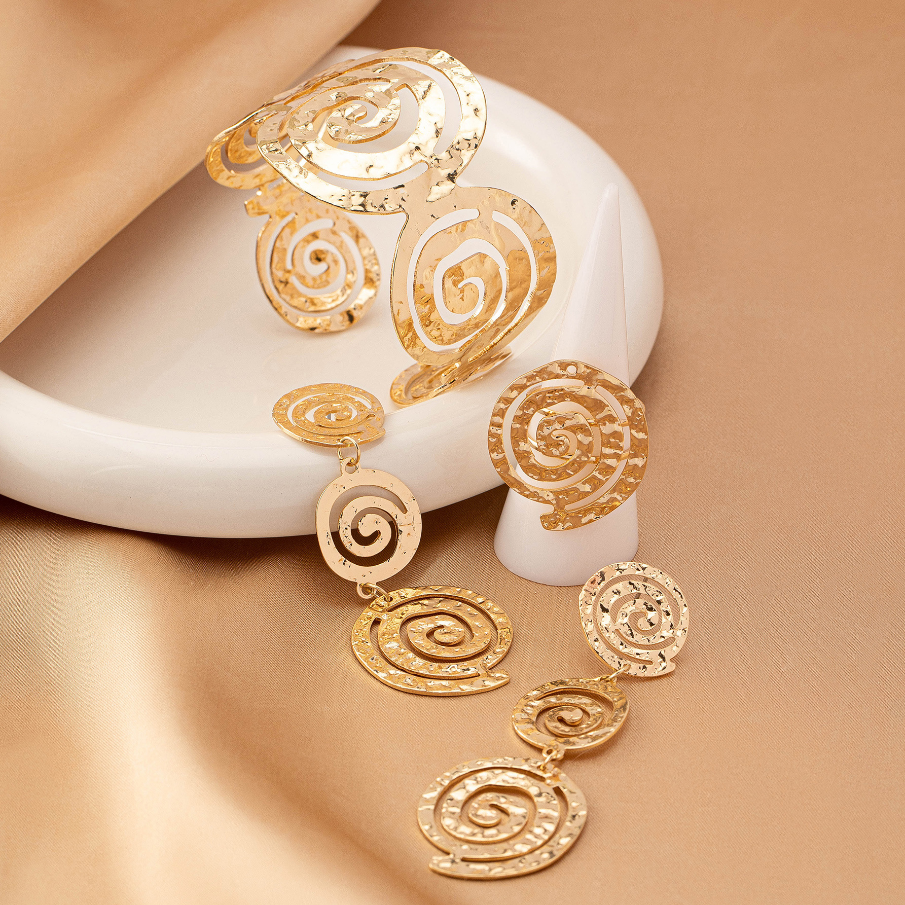 Picture of Cross Border Hot Personality Fashion Trend Spiral Earrings Ring Bracelet suit Suitable for Women Street Party Wear