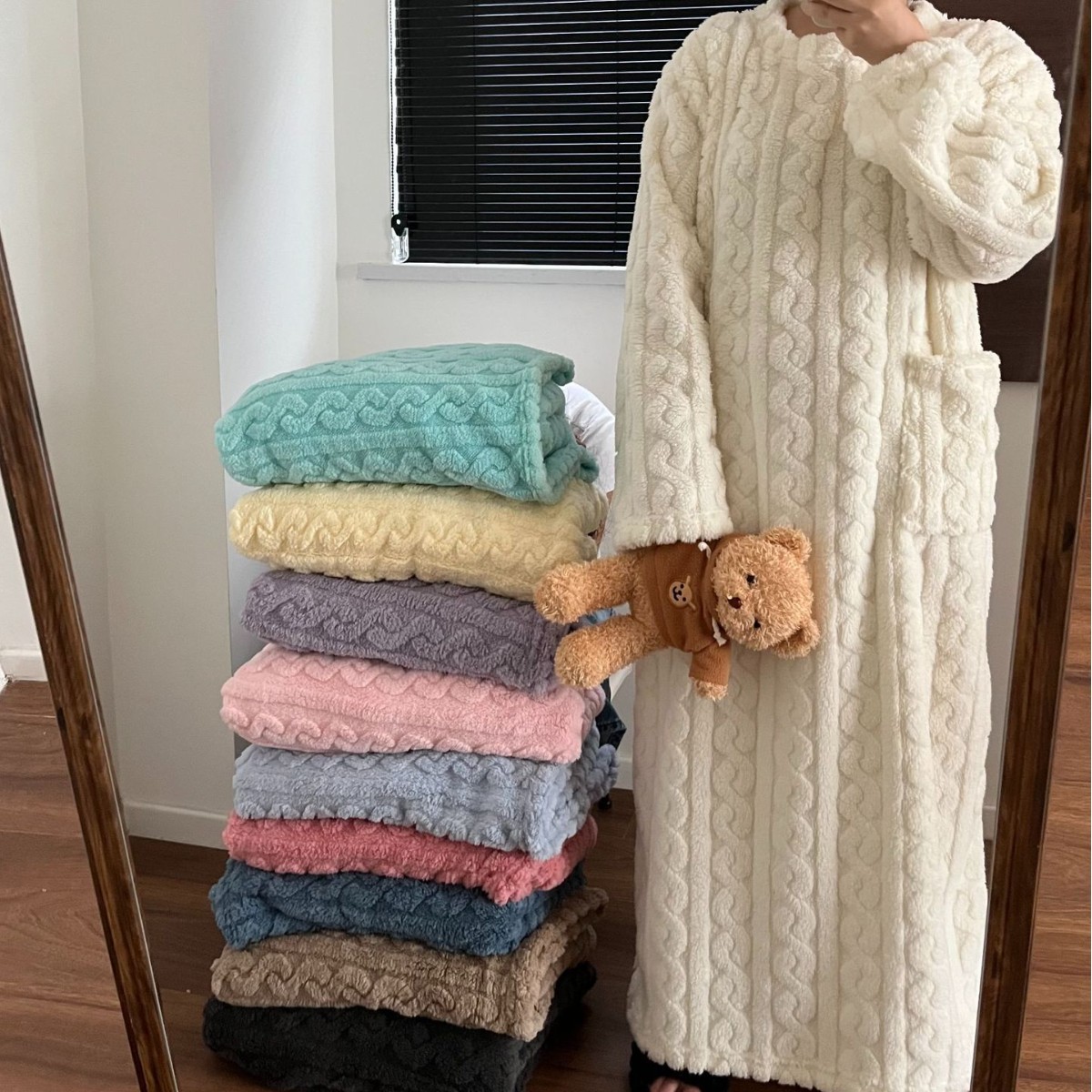 Picture of [Original Real shot] walking quilt coral velvet jacquard nightgown winter pajamas warm homewear nightdress
