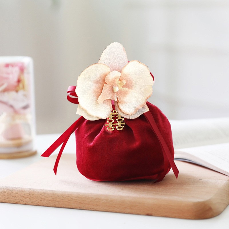 Picture of Wedding Ceremony Satin Wedding Candy Bag Creative European Style Accompanying Ceremony Candy Bag Creative Ins Style Candy Box