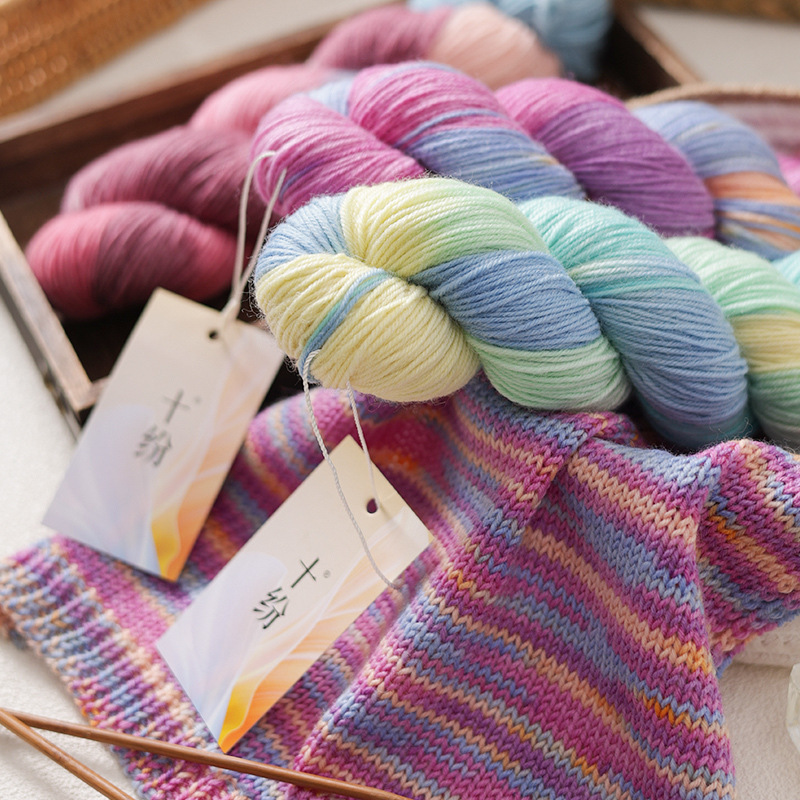 New hand-dyed wool thread dyeing and dyeing soft and delicate sweaters, scarves, vests, shawls, handmade DIY