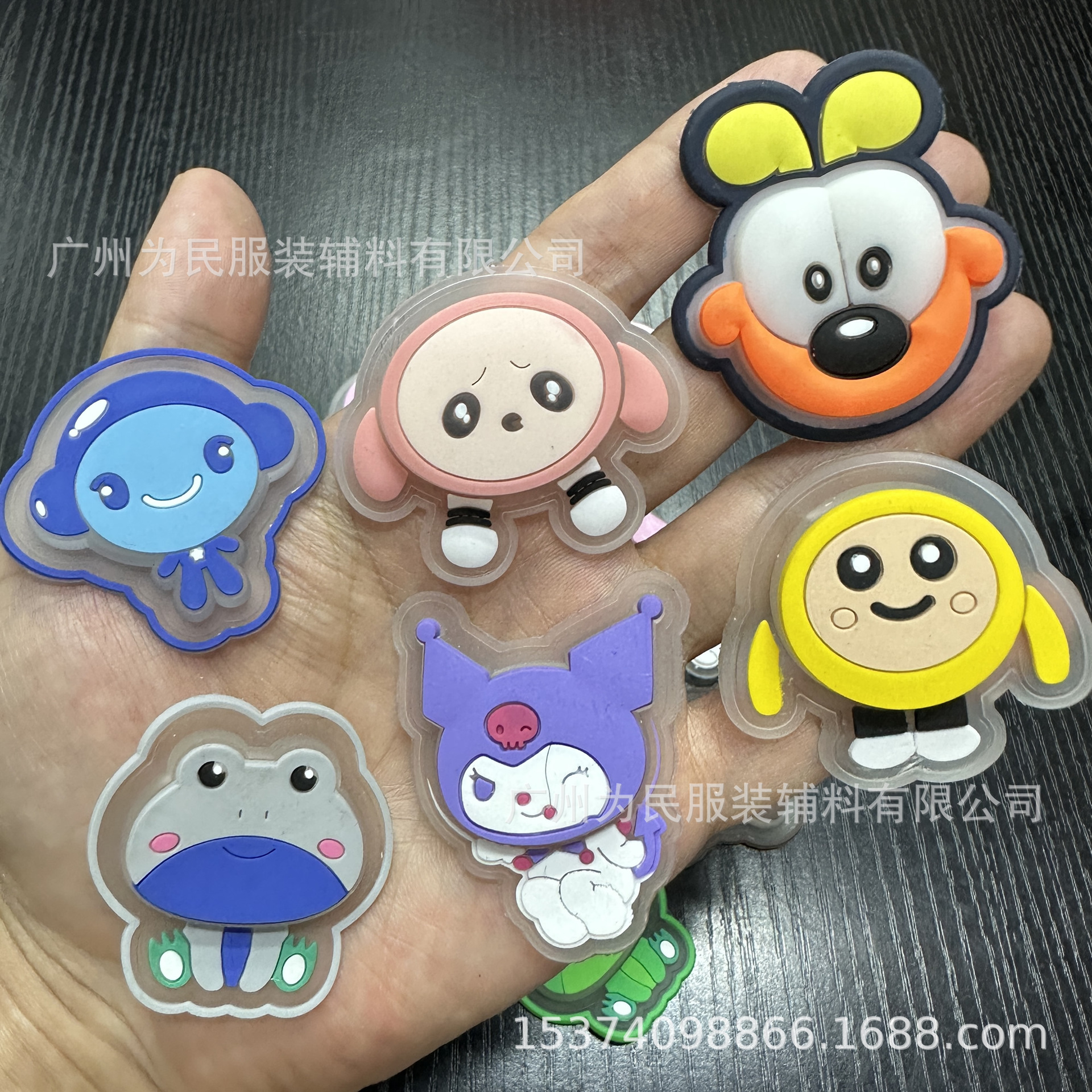 Factory wholesale clothing bags shoes and hats textile accessories accessories cartoon plastic rubber jump lamp shell personality signs