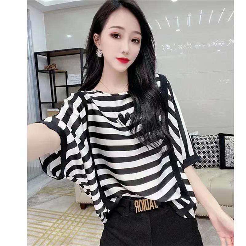 2024 New Women's Clothing European Striped T-Shirt Loose plus size Top Slimming Fashion All-match Short-sleeved Small Shirt Trend