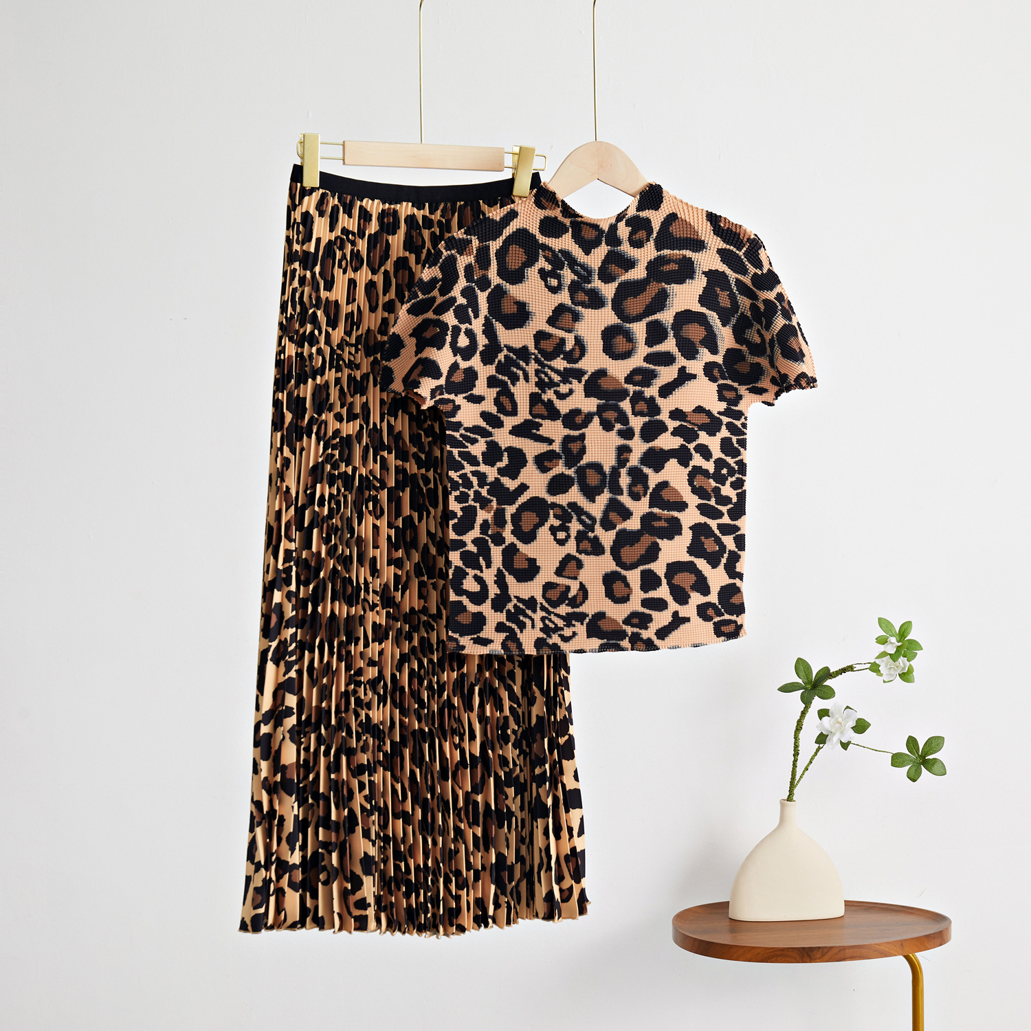 European and American-style Leopard Print Suit Stretch Short-sleeved T-shirt Top Draping Half-length Skirt Two-piece Set Pleated Overskirt
