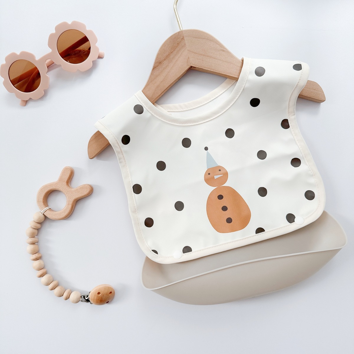 Picture of New Children's Silicone Bib Baby Meal Bag Baby Food Supplementary Food Bag Waterproof Anti-dirty Artifact PU Soft Bib