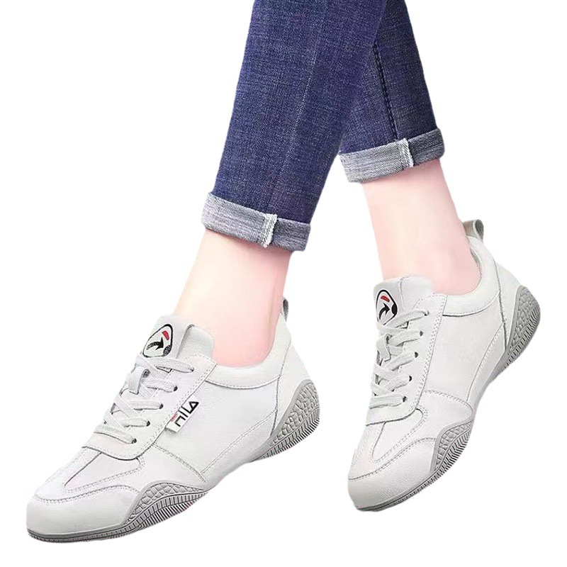 Women's Leather Sneakers, Outdoor Casual Flat Shoes for Women, Fashionable Soft Soles, Lightweight Lace-Up Sneakers for Women