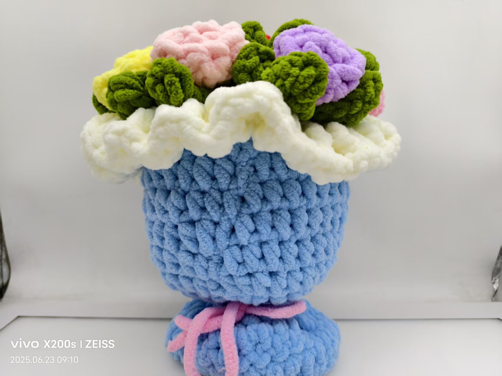 Picture of Hand-Knitted Ice Line Hand-Held Rose Bouquet Finished Product, Homemade Crochet Material as a Gift for Your Girlfriend on Goddess' Day