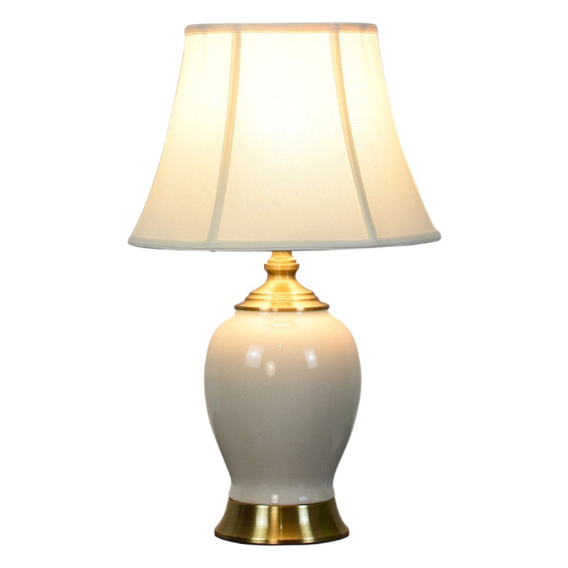 Light luxury American country table lamp bedroom bedside table lamp warm fabric ceramic table lamp led table lamp a generation of hair