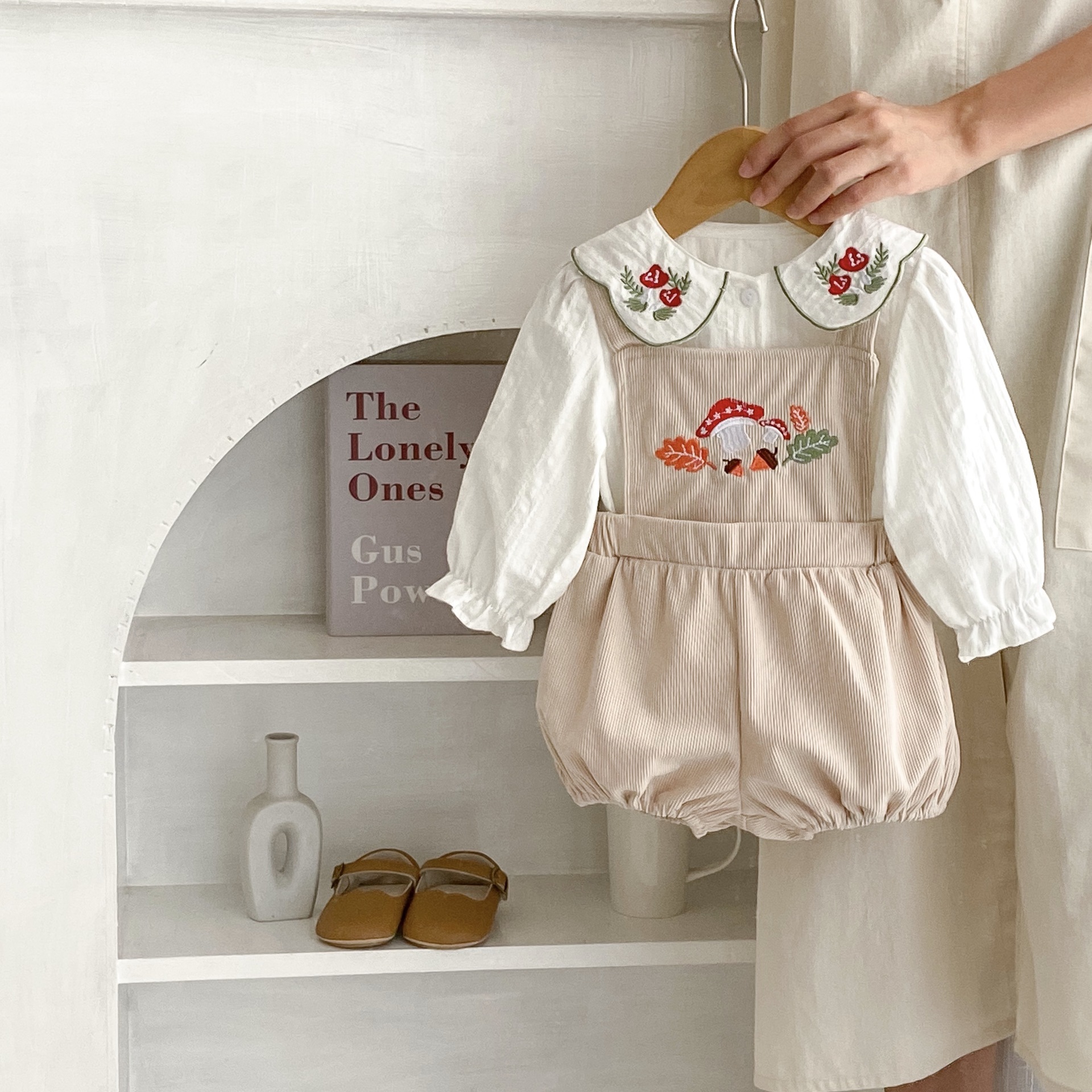 Ins 2025 Spring Clothing Infants and Young Kidsren Baby Girl Embroidered Lapel Cardigan Top + Overalls 2-Piece Set