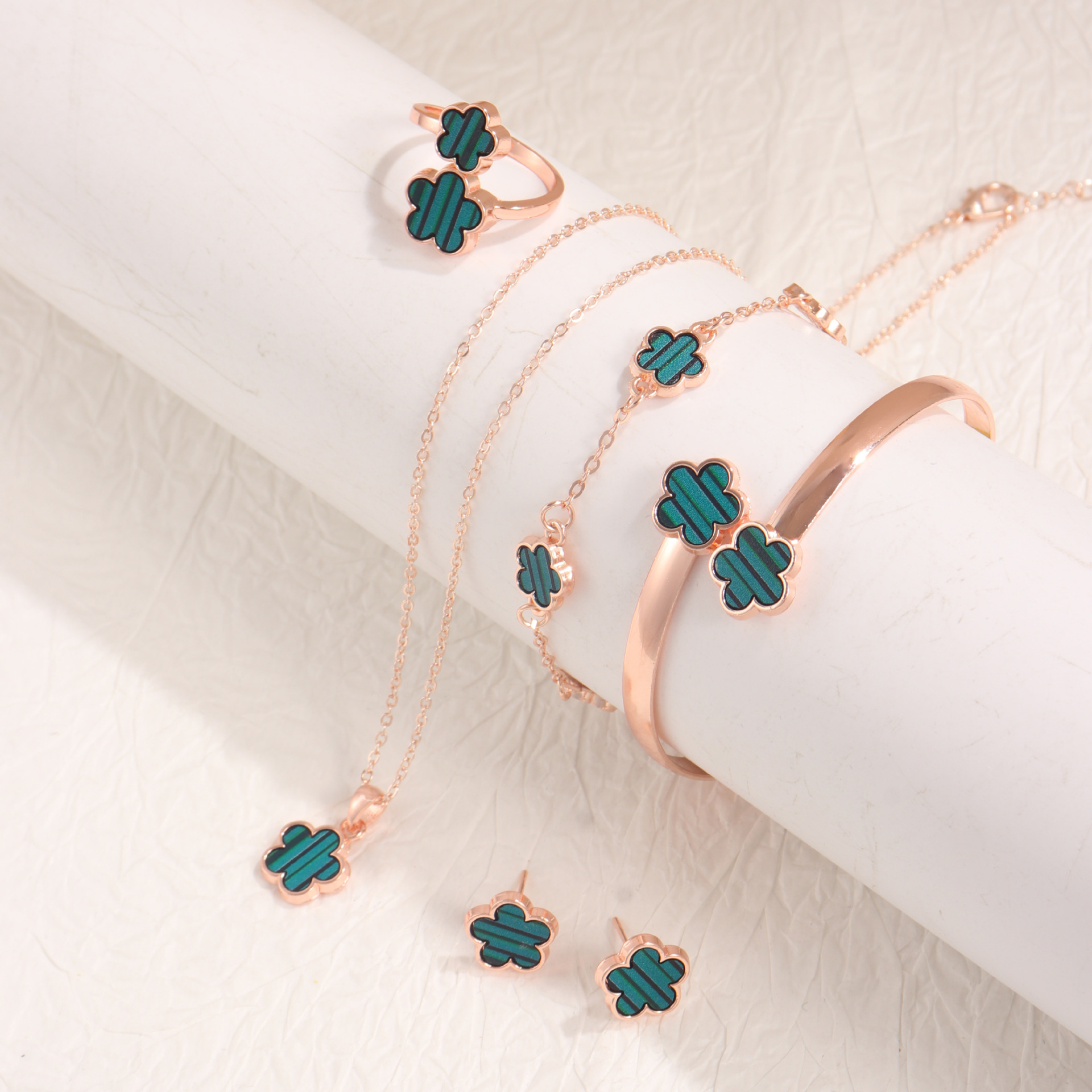 Picture of temu Hot Sale Bright Lucky Flower Jewelry suit Acrylic Bracelet Bracelet Five Leaf Clover Necklace Ring Earrings for Women