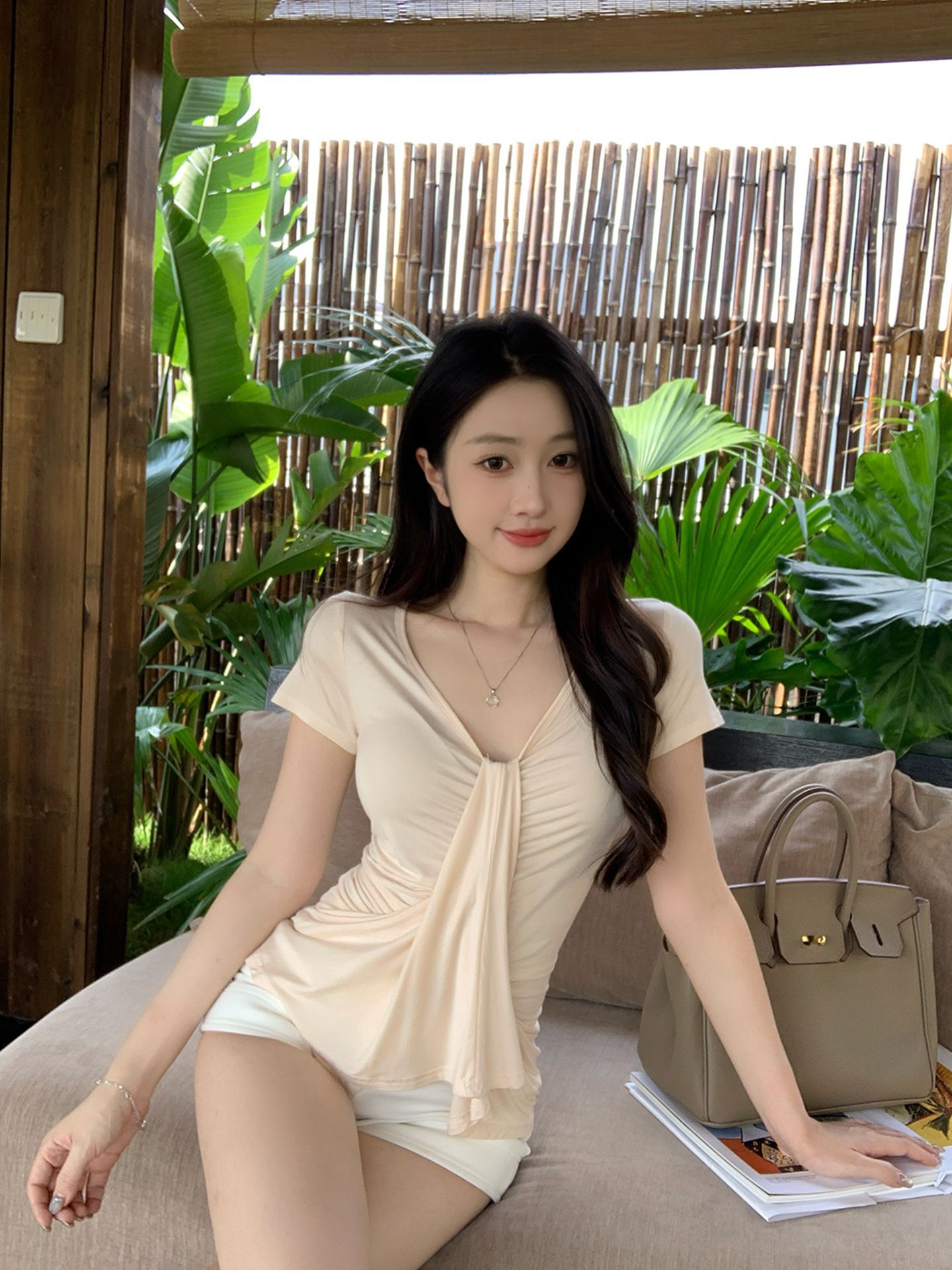 French V Neck Short-Sleeved T-Shirt for Women Summer 2025 New Figure-Flattering Waist-Cut Sexy Slim-Fitting Pure Lust Design Top