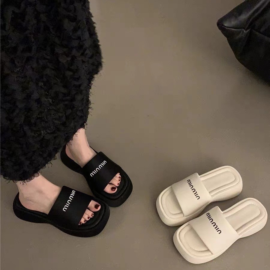 Slippers Women's Outer Wear Summer Thick Bottom 2025 New All-Match Comfortable Beach Internet Celebrity Ins Trendy High-End Sandals