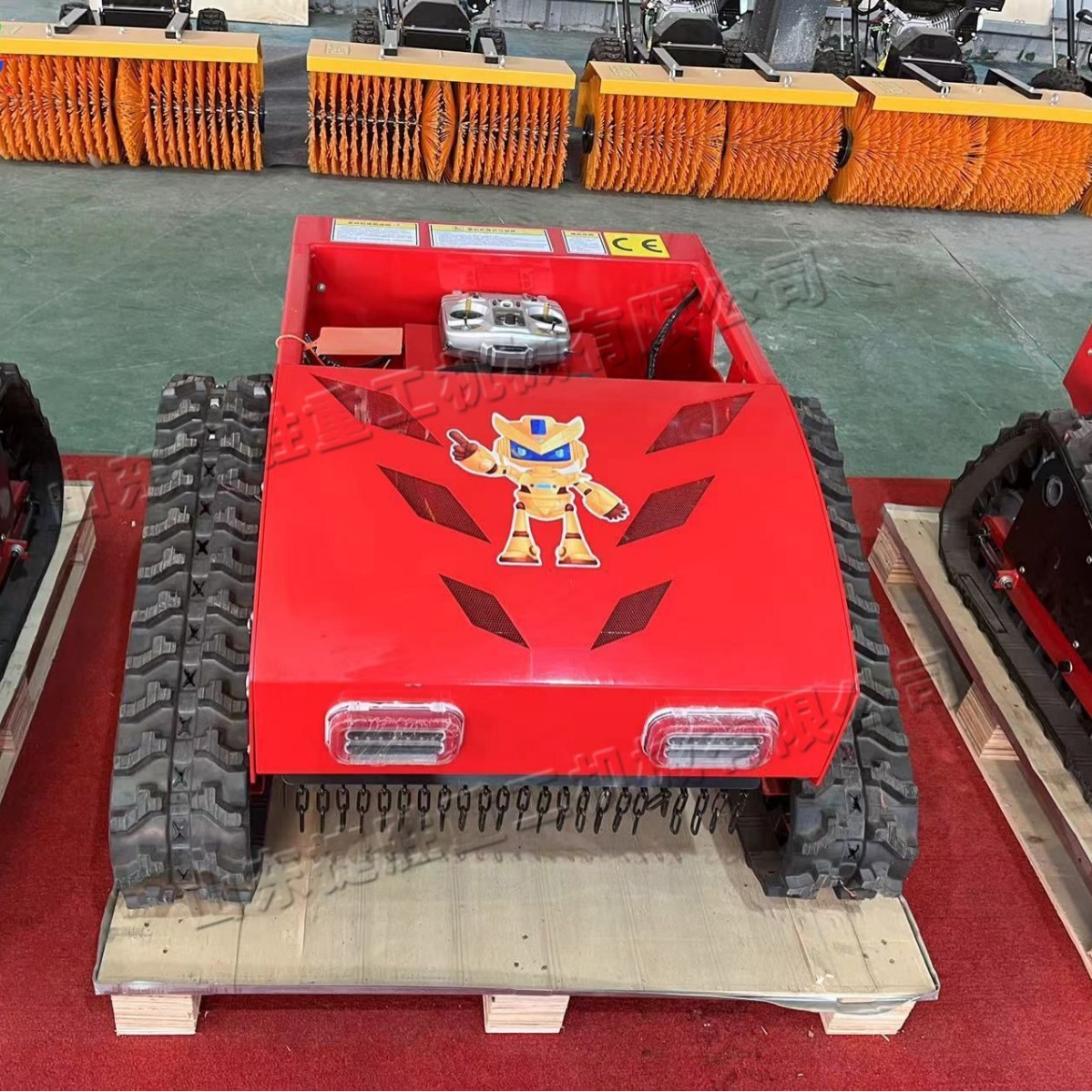 Crawler remote control lawn mower Grassland trimming operation equipment Forestry road integrated construction vehicle