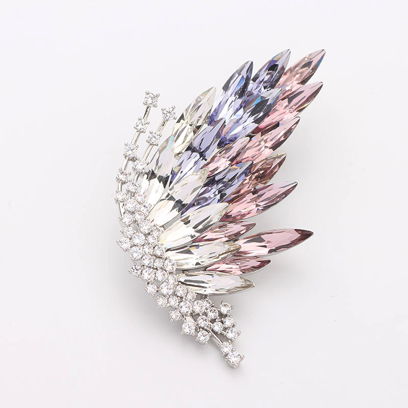 Luxury Elegant Gradient Crystal Butterfly Brooch Advanced Sense Insect Corsage Autumn and Winter Suit Clothing Accessories Pin