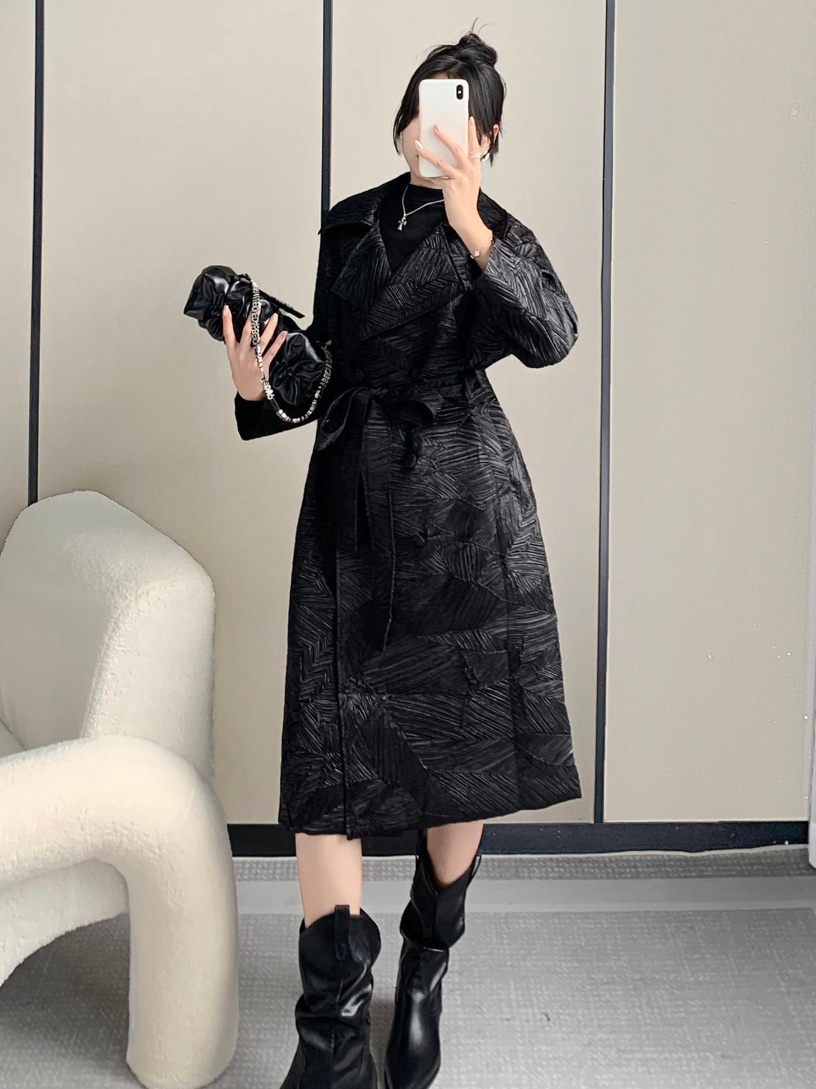 Picture of Elegant windbreaker coat women's 2024 autumn new noble fashion temperament single-breasted lace-up long coat