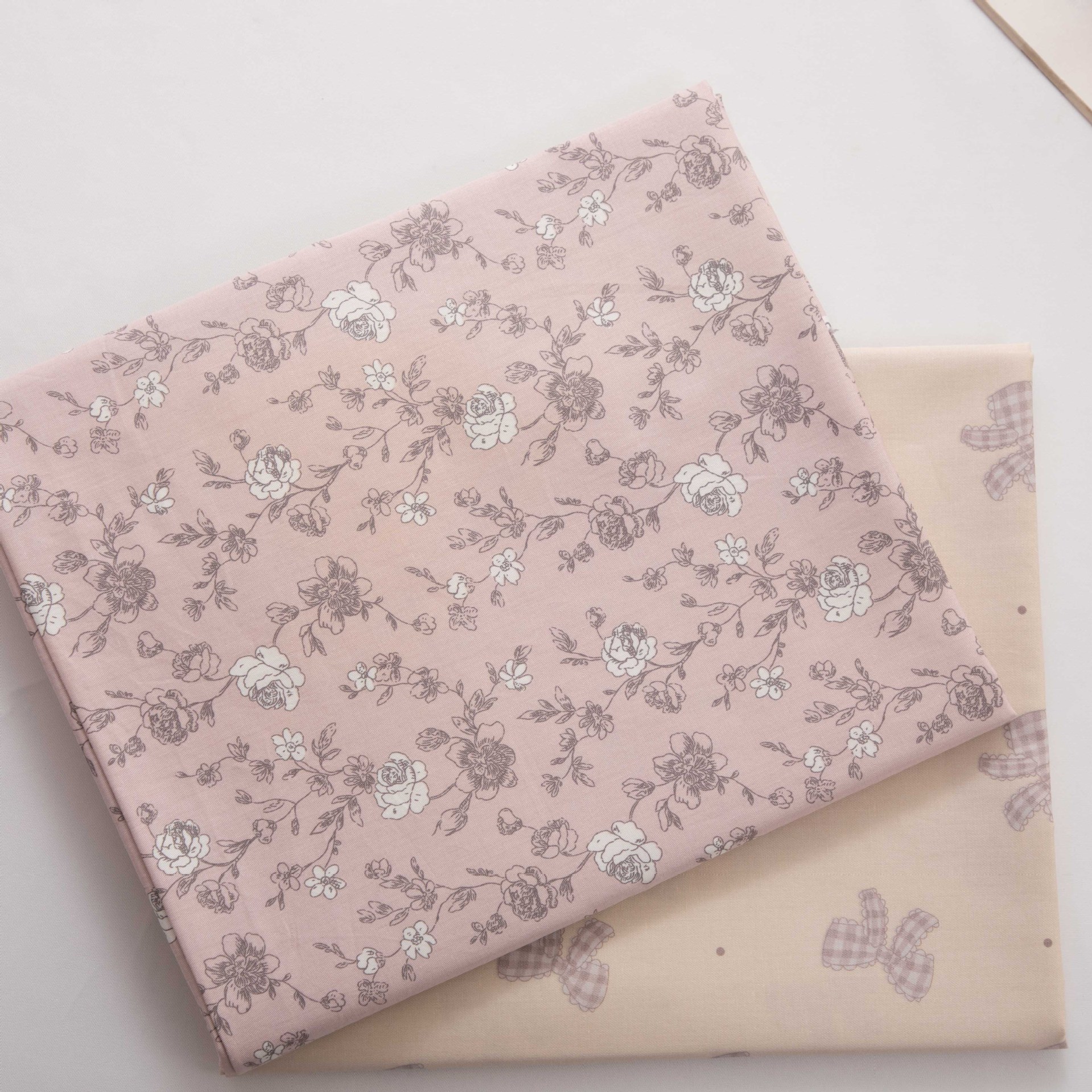 Wholesale Supply of 133*72 Twill Printed Cloth, Small Flower 40-Count Cotton Cloth, 1.6m Width