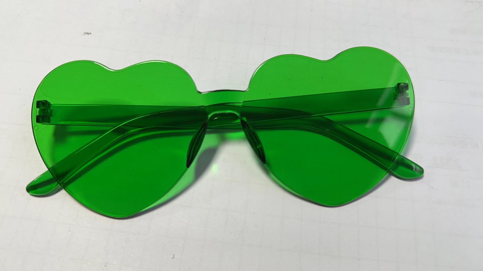 Picture of Heart Sunglasses, Heart Sunglasses, Jelly Color Rimless Heart-Shaped One-Piece Glasses, Dazzling Color Glasses
