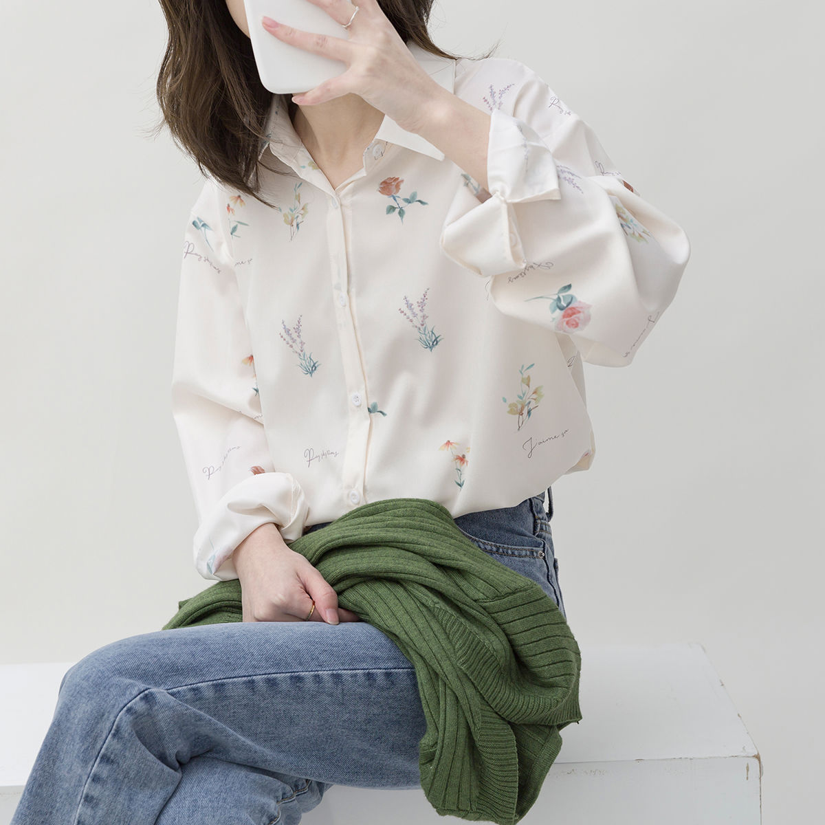 Picture of 2024 Spring New Korean Design Niche Stylish Top Trendy Chiffon Lapel Long-Sleeved Shirt for Women