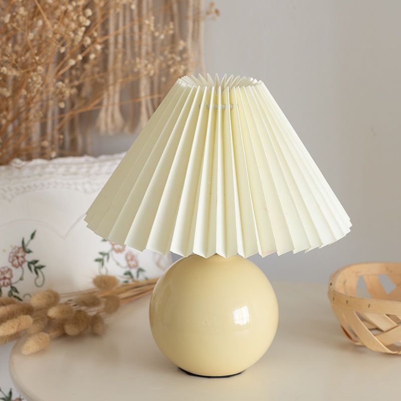 Ceramic Pleated Table Lamp Retro Scandinavian Ins Style Girl Popular Bedroom Wedding Simple Bedside Breastfeeding Xiaoxichen