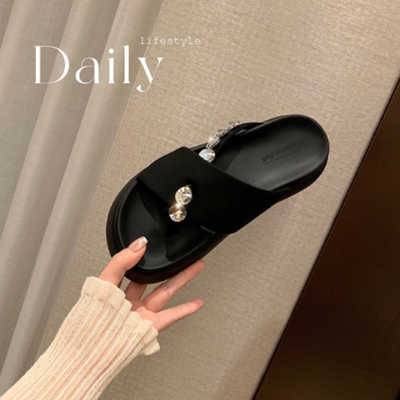 White Deer's Same Thick-Soled Sandals for Women's Summer Outer Wear 2024 New Fashion Rhinestone Thong Beach Flip-Flops