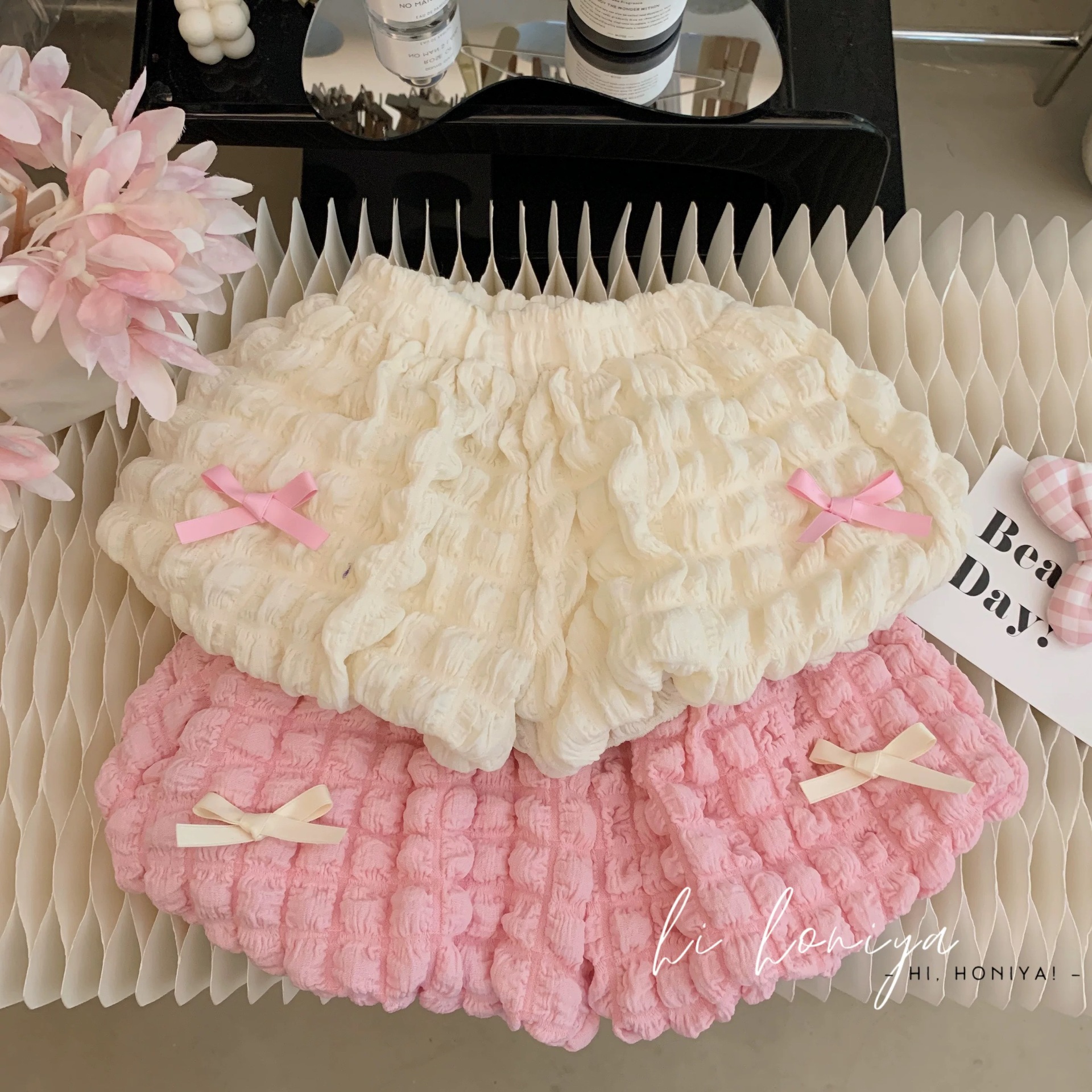 Picture of 2024 Girls Candy Color Bow Shorts Fashionable Waffle Bubble Lantern Pants